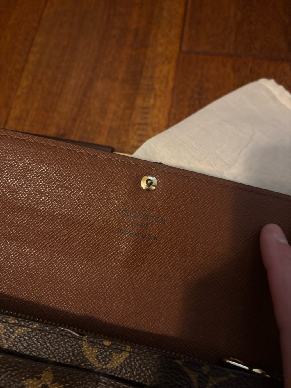 Louis Vuitton Monogram Sarah Wallet with Chain - Picture 3 of 13